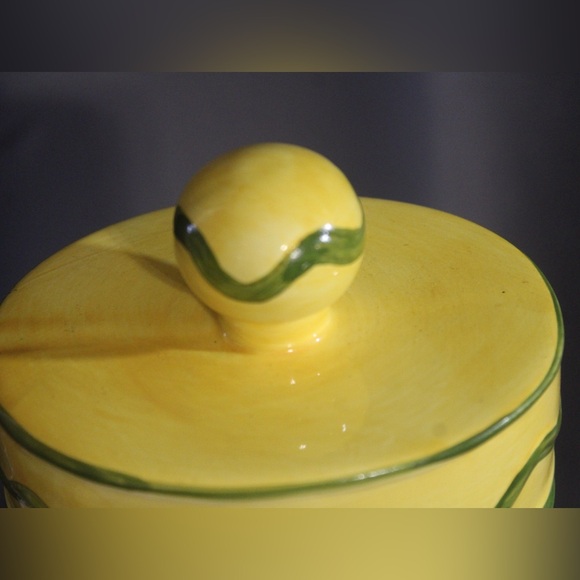 Ceramic vase or storage container - Picture 5 of 12